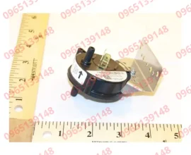 york-s102423285700-spst-pressure-switch-053wc
